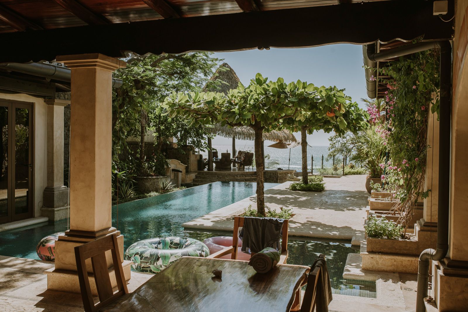 pangas beach club en costa rica