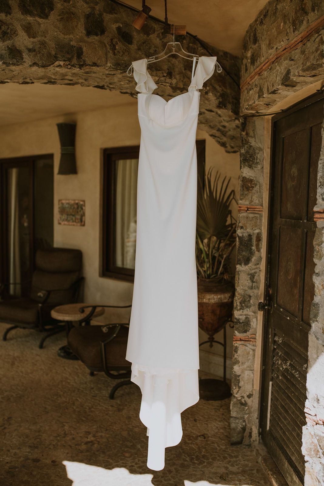 vestido de la novia colgado