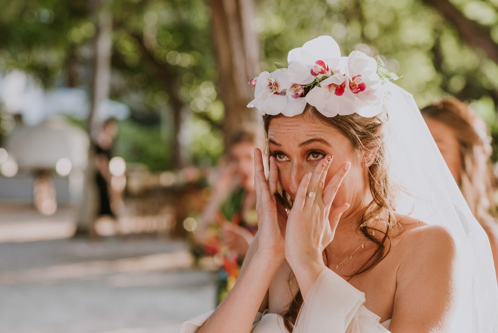 novia llorando en la ceremonia