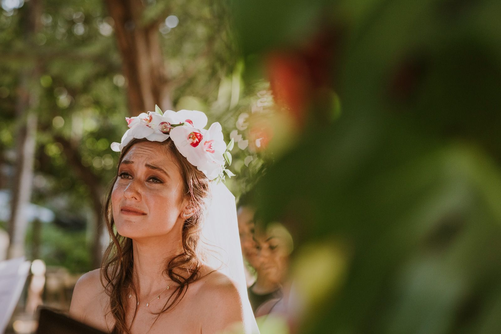 novia emocionada en la ceremonia