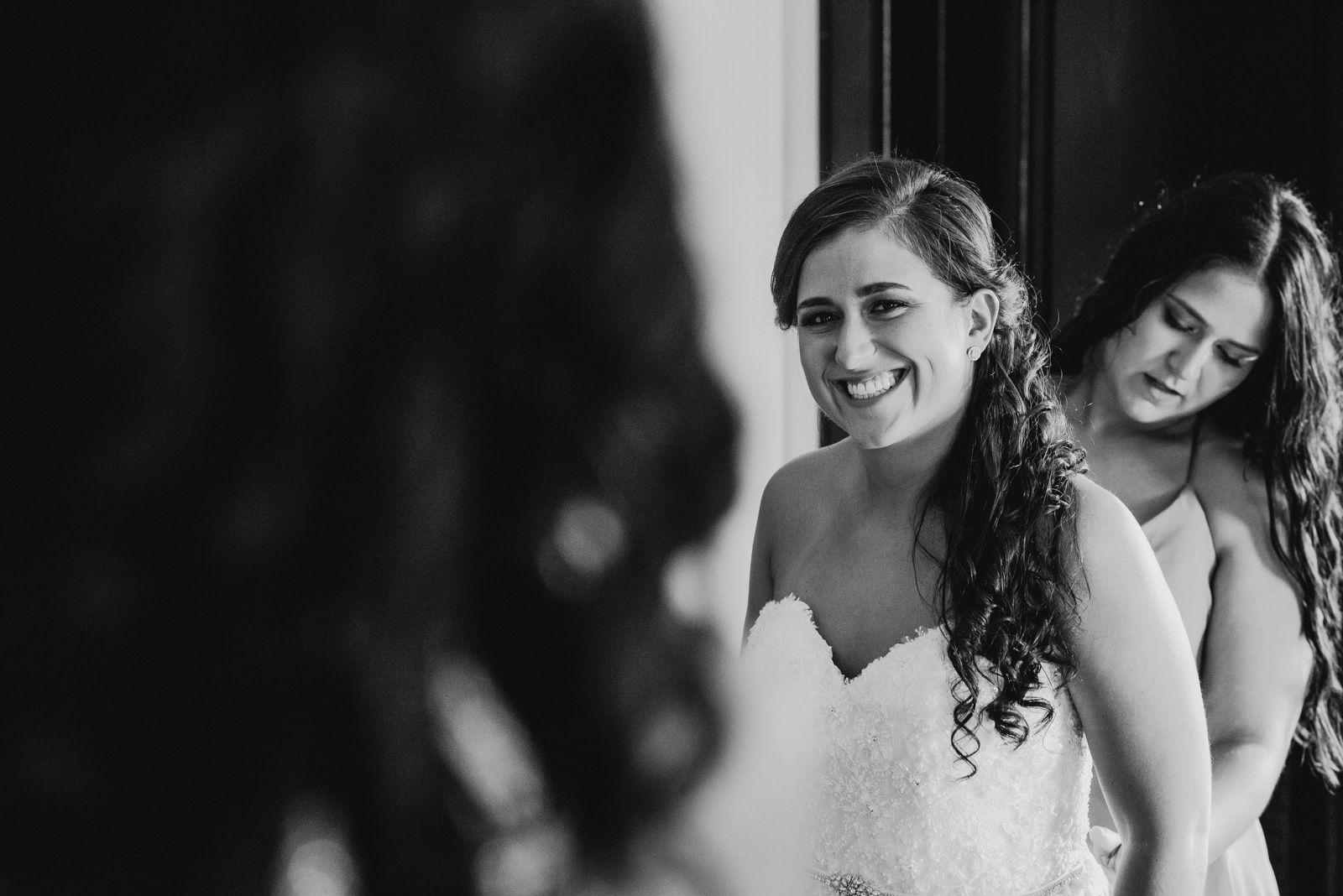 novias durante los preparativos