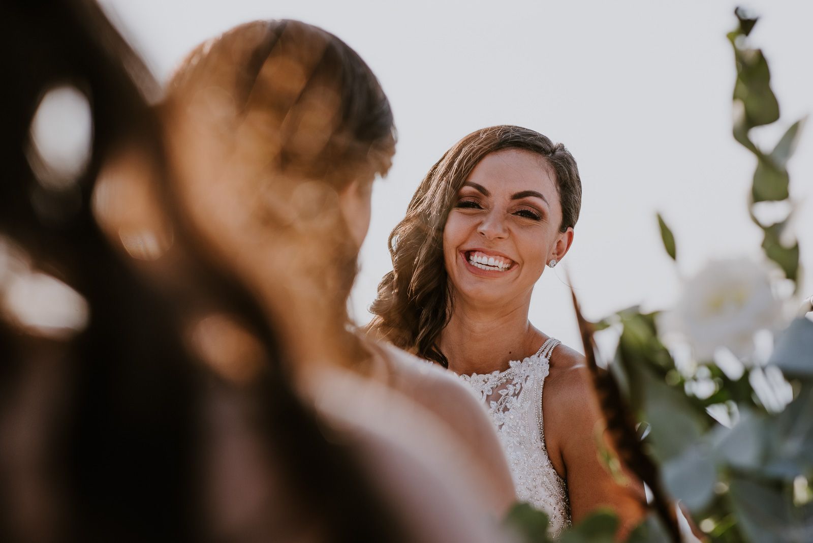 novia emocionada en la ceremonia