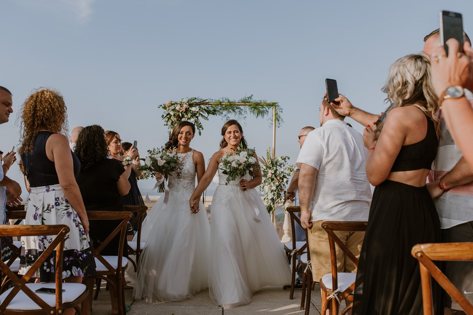salida de la ceremonia de las novias