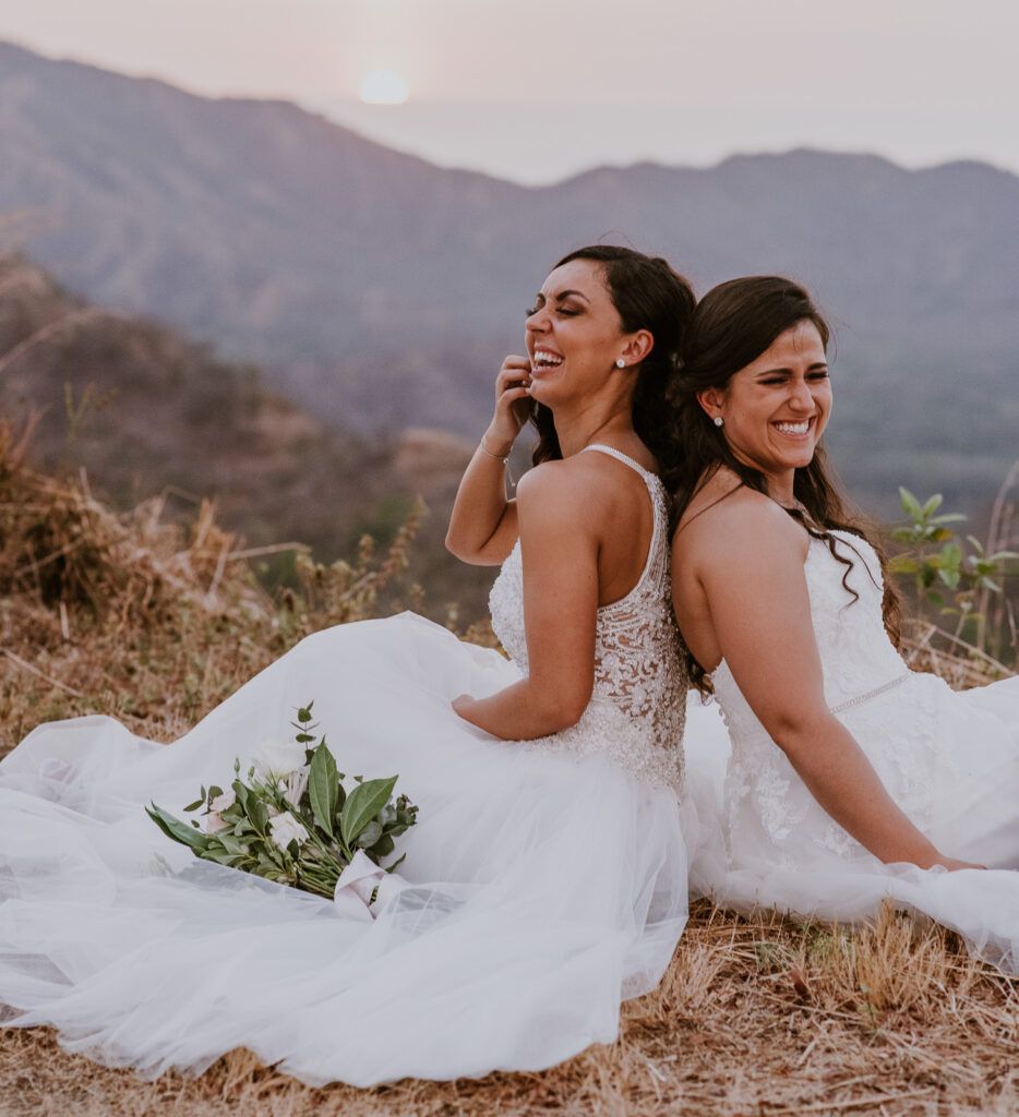 Chelsea y Tina durante la celebración de su boda