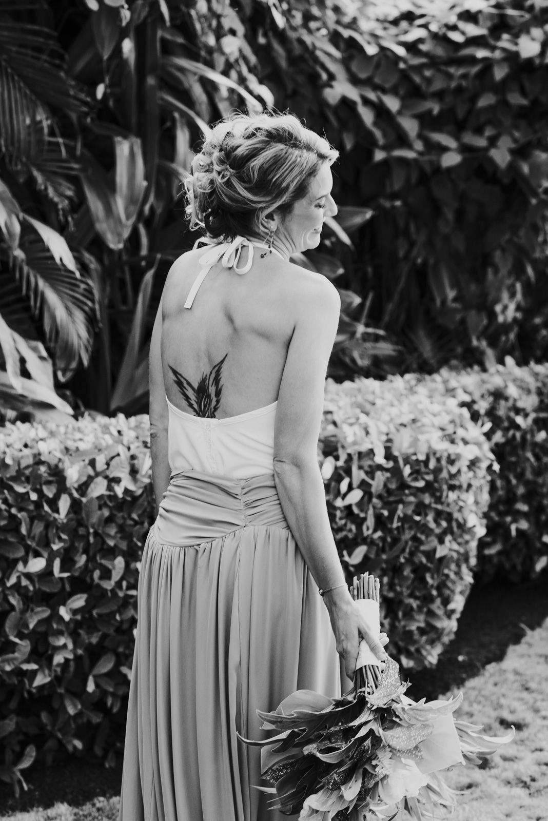 retrato de espaldas de la novia en blanco y negro