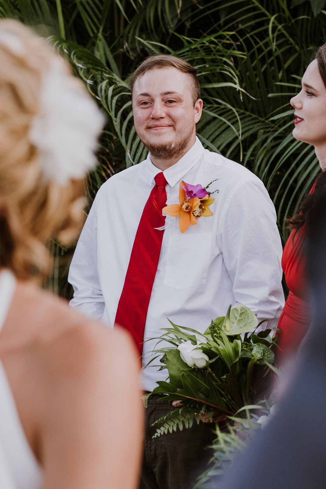 amigo de la novia emocionado durante la ceremonia