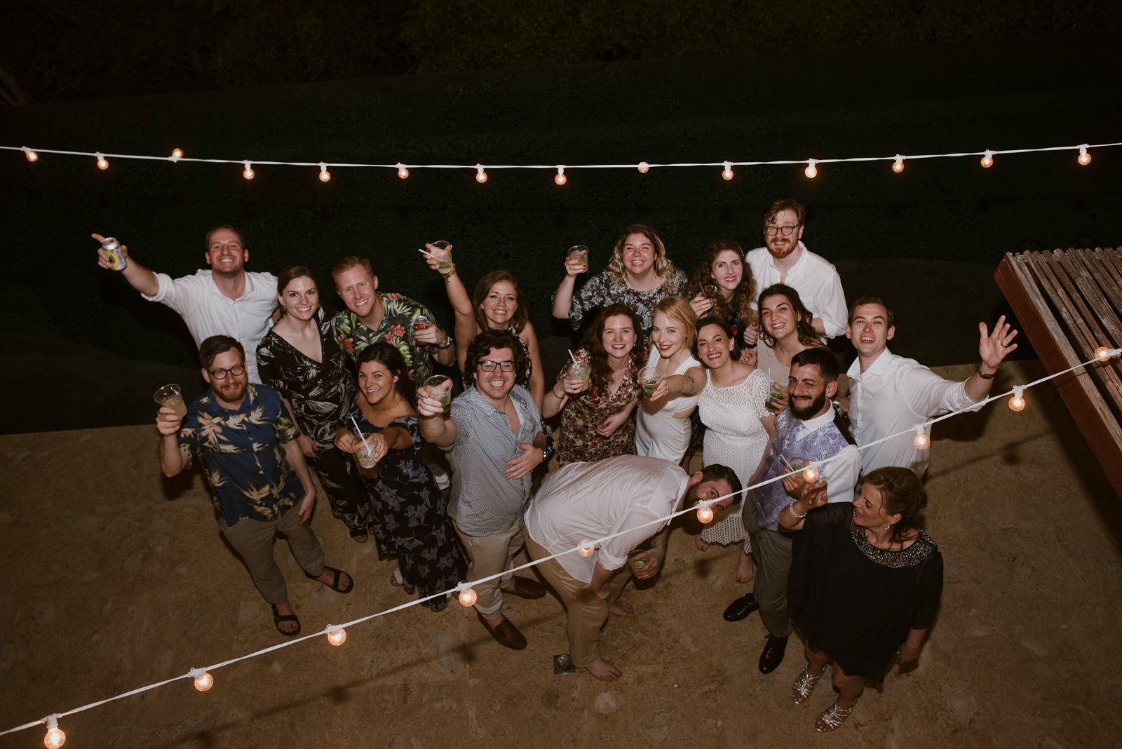foto de todos los invitados a la boda