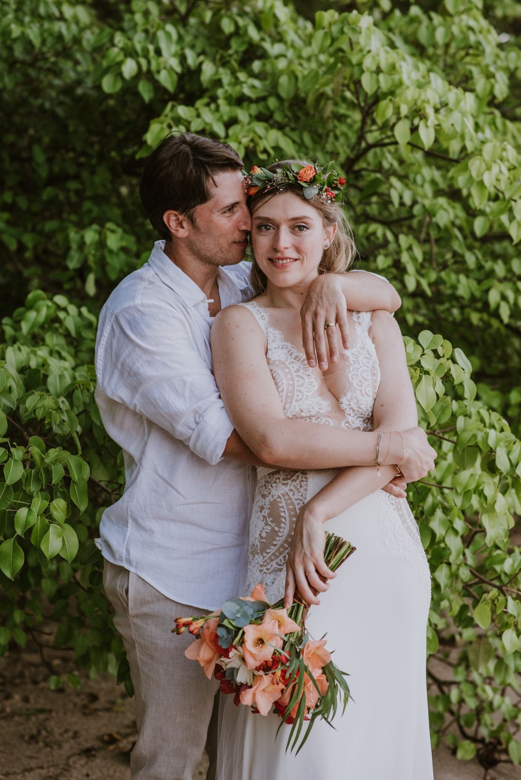 novios después de la ceremonia