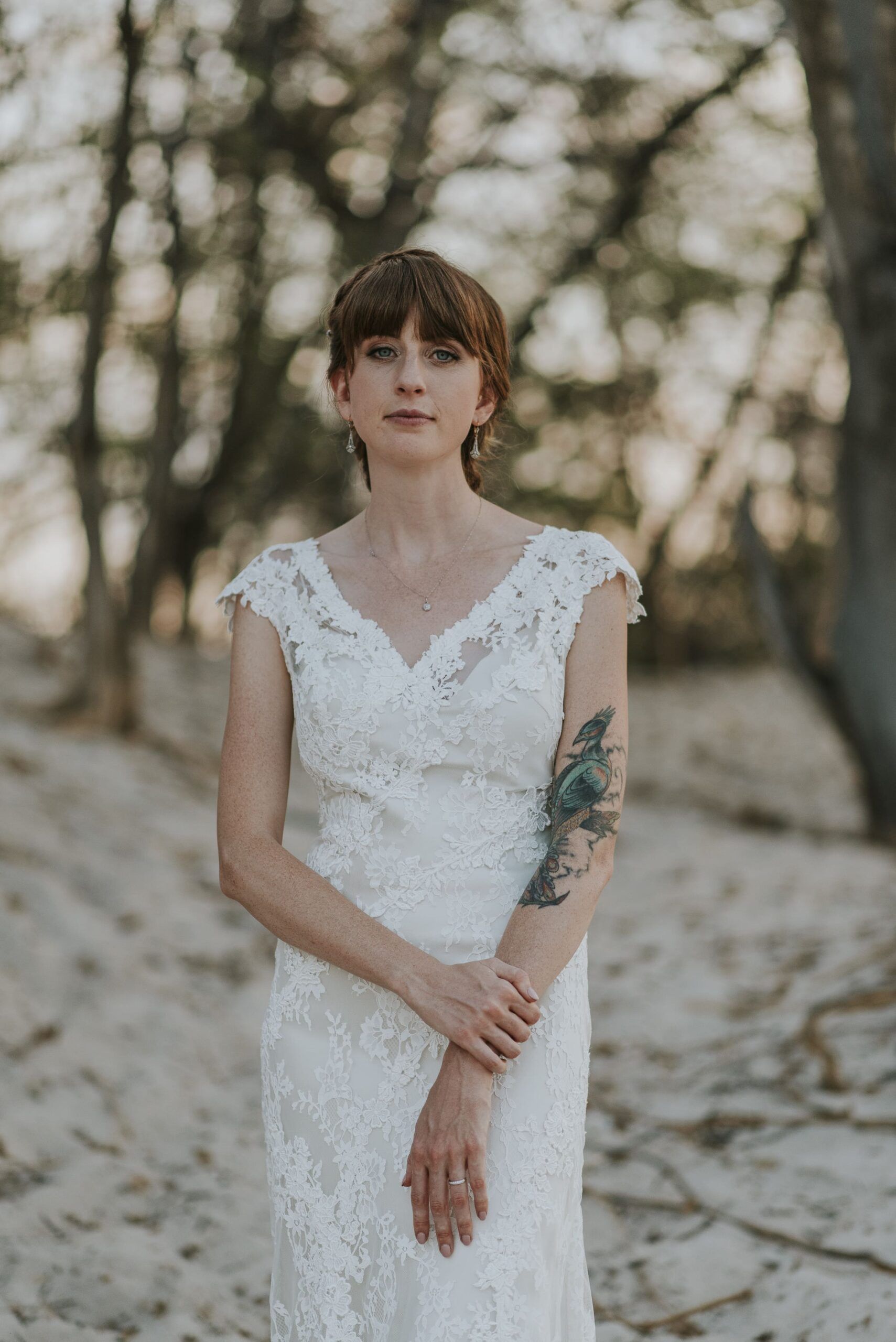 Retrato de una novia maquillada con su vestido de boda en Costa Rica